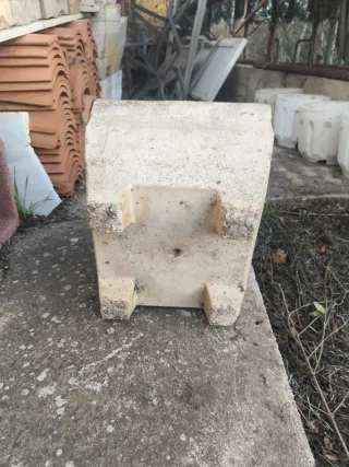 Fioriera in cemento bianco