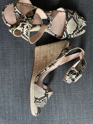 Sandalias Zara efecto piel serpiente T36