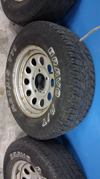 Ruedas Suzuki Jimny Maxxis Bravo A/T