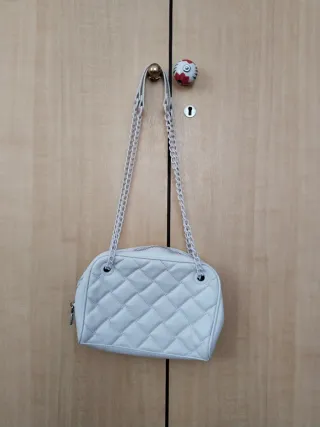 Bolso marfil, Parfois acolchado