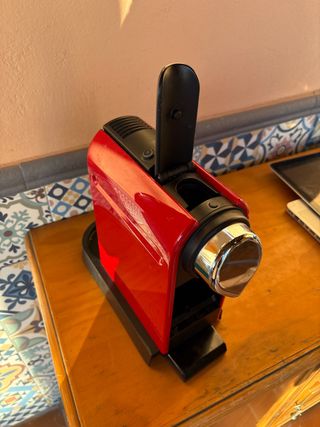 Cafetera Nespresso Roja