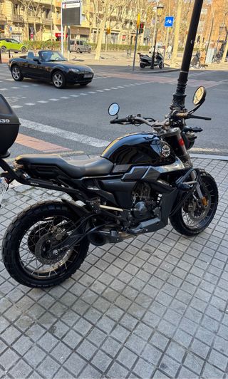 Moto Naked Negra Zontes 125cc