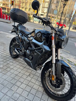 Moto Naked Negra Zontes 125cc