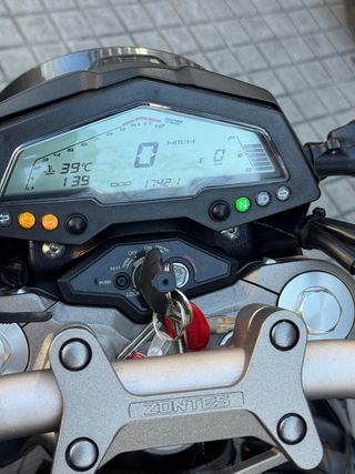 Moto Naked Negra Zontes 125cc