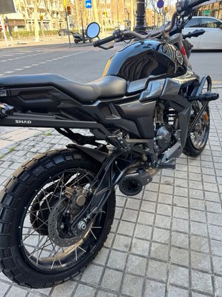 Moto Naked Negra Zontes 125cc