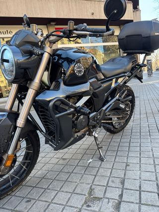Moto Naked Negra Zontes 125cc