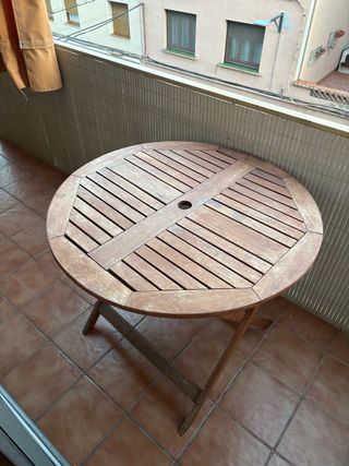 Tavolo rotondo in legno per esterni