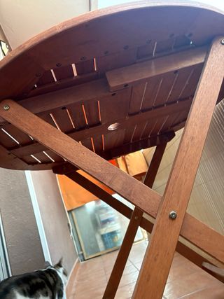 Tavolo rotondo in legno per esterni