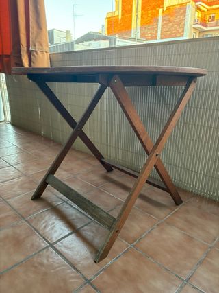 Tavolo rotondo in legno per esterni