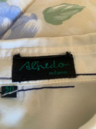 Camisa elegante blanca con rayas de seda