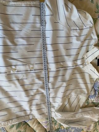 Camisa elegante blanca con rayas de seda