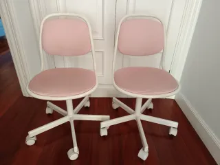 Sillas de escritorio infantiles (2 unidades).