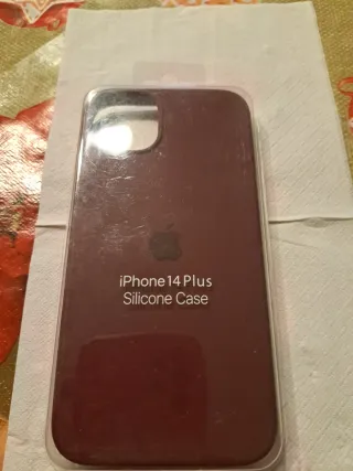 Funda iPhone 14 Plus Granate Silicona