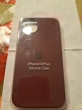 Funda iPhone 14 Plus Granate Silicona