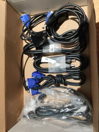 Consegna di cavi video: VGA, HDMI, DP, DVI, S-Video