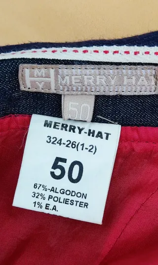 Traje de falda azul vaquero con forro rojo