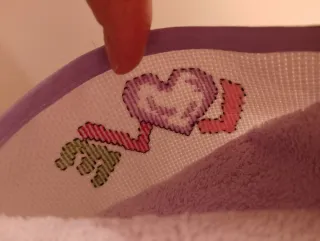 Bavetta neonato ricamata LOVE spugna