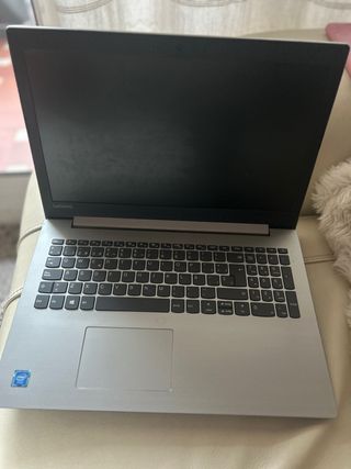 Portátil Lenovo Plata y Negro