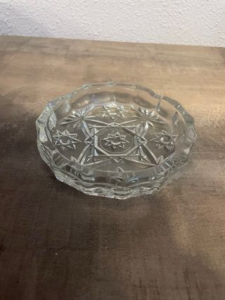 Bonito Cenicero de Cristal Tallado
