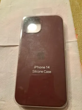 Funda iPhone 14 Granate Silicona Apple