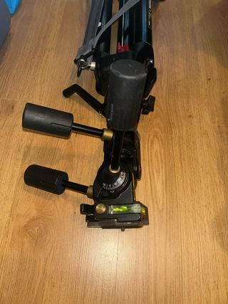 Trípode Manfrotto Triaut 058B con cabezal