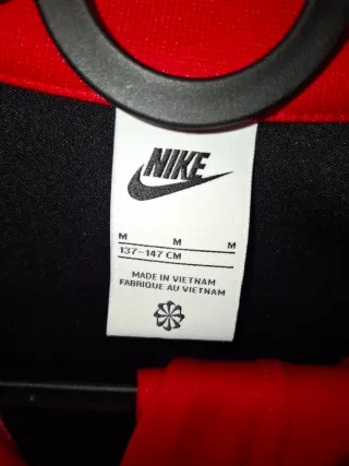 Chándal Nike Air Negro y Rojo talla M niño 137-147
