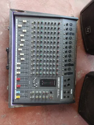 Equipo de sonido con mezclador