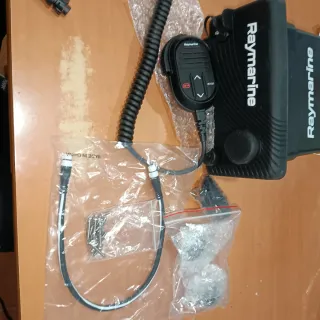 Radio  emisora VHF Marina Raymarine Ray63 con GPS