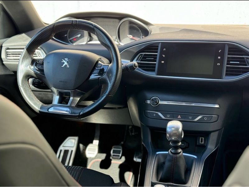 Peugeot 308 2018, foto 12