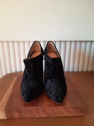 Botines negros terciopelo labrado.Núm 37.Nuevos