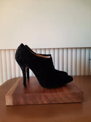 Botines negros terciopelo labrado.Núm 37.Nuevos