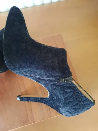 Botines negros terciopelo labrado.Núm 37.Nuevos