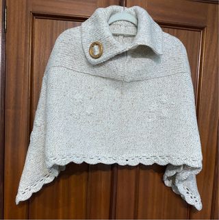 Capa de lana para adulta, bordada.