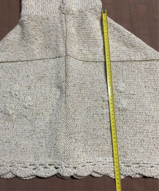 Capa de lana para adulta, bordada.