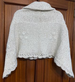 Capa de lana para adulta, bordada.