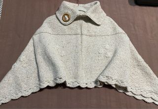 Capa de lana para adulta, bordada.