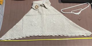 Capa de lana para adulta, bordada.