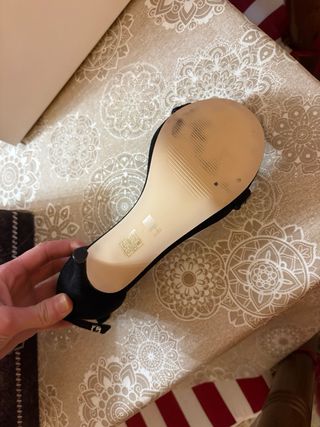 Sandalias Guess Tacón Alto Negro y Plata