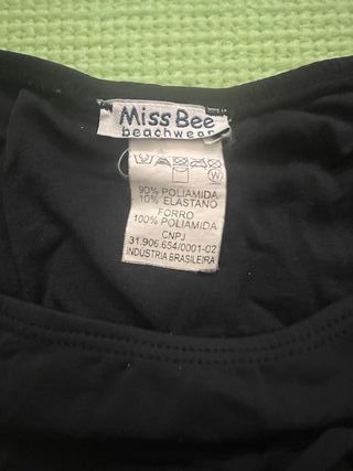 Bikini nero con dettagli