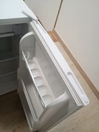 Nevera pequeña con congelador nueva