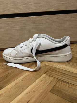 Zapatillas Nike Blancas y Negras