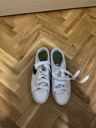 Zapatillas Nike Blancas y Negras