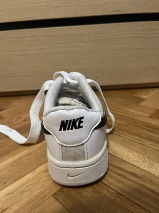 Zapatillas Nike Blancas y Negras