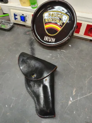 Funda cartuchera para revólver de cuero