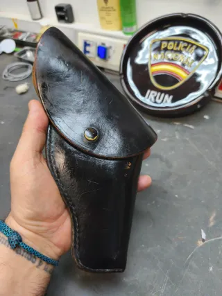 Funda cartuchera para revólver de cuero