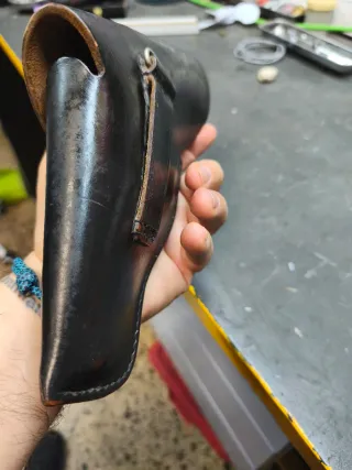 Funda cartuchera para revólver de cuero