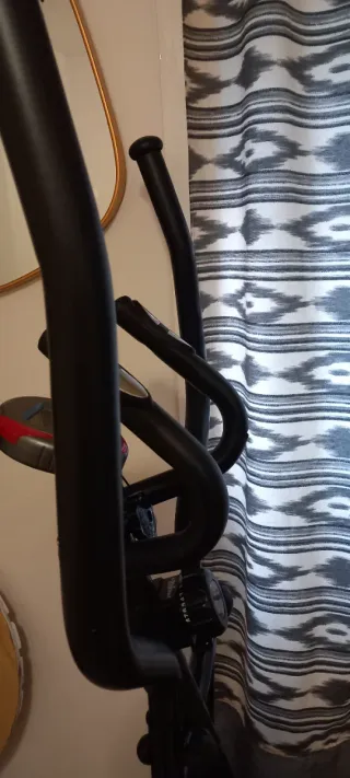 Bicicleta Elíptica Negra y Roja