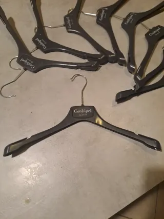 Lotto 10 Grucce Conbipel Nere Salvaspazio