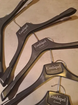 Lotto 10 Grucce Conbipel Nere Salvaspazio