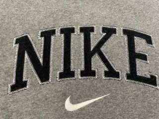 Casaco Nike Varsity Spellout Logo Vintage Cinza